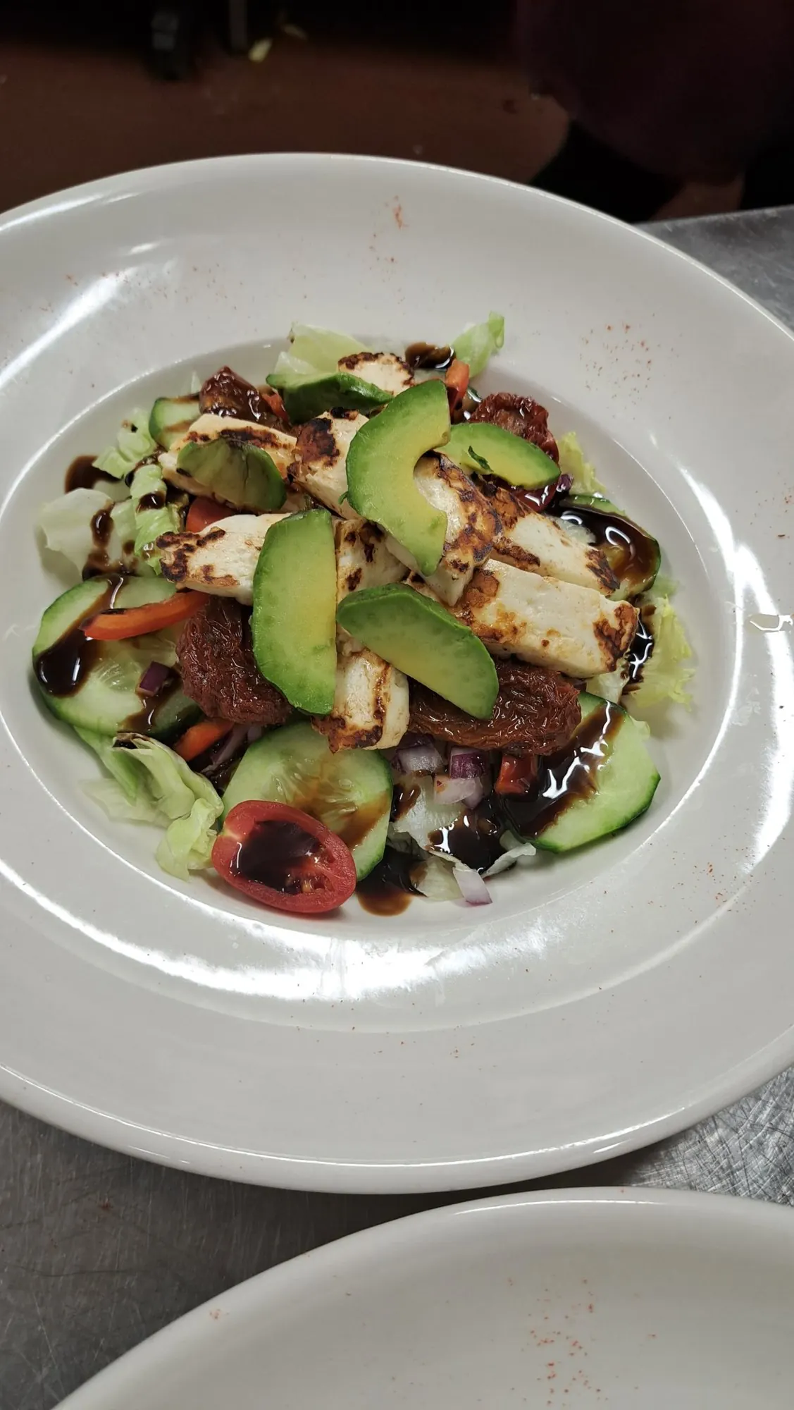 Grilled halloumi and avocado salad